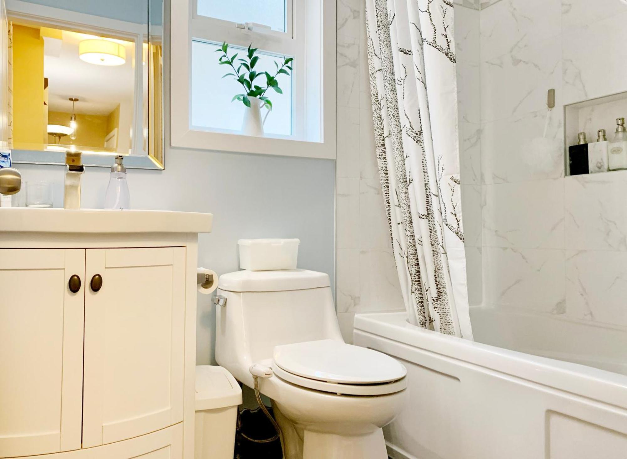 Private Guest Suite 10Mins To Downtown - King Bed - Bathtub - Free Parking Ванкувер Екстер'єр фото